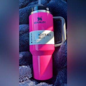 New Stanley Electric Pink Neon 40 oz.  Quencher Tumbler